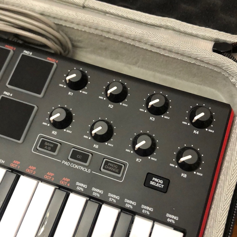 Mini Keyboard controller with case - Picture 3 of 3